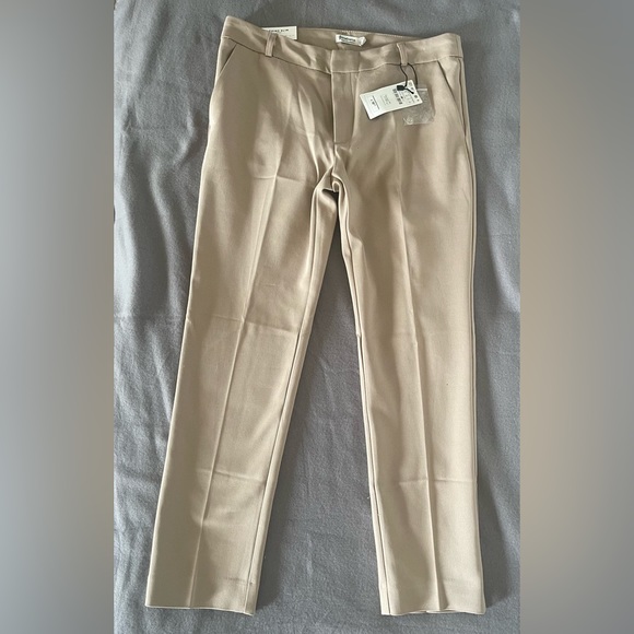 Pants - *NWT* Woman’s Chino Slim Pants Size‎ 8